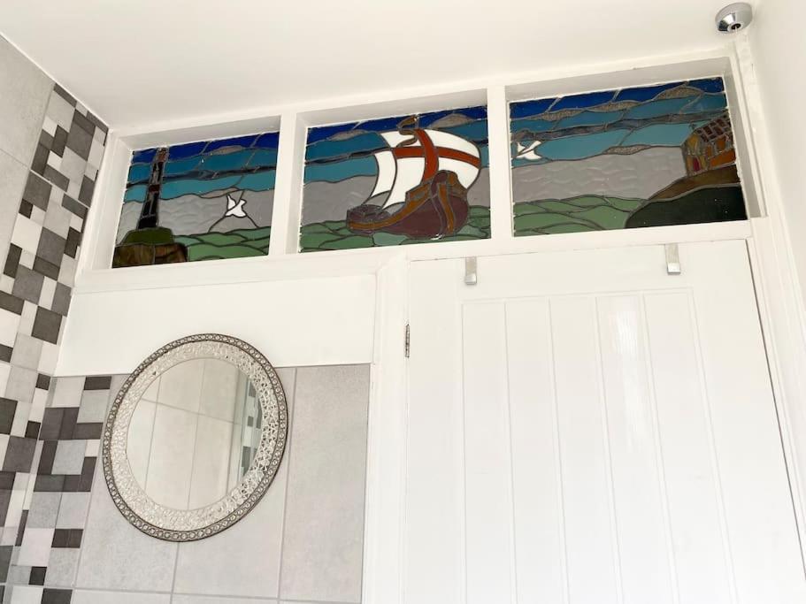 Charming Seaside Cottage In Leigh-On-Sea Сътън он Сий Екстериор снимка