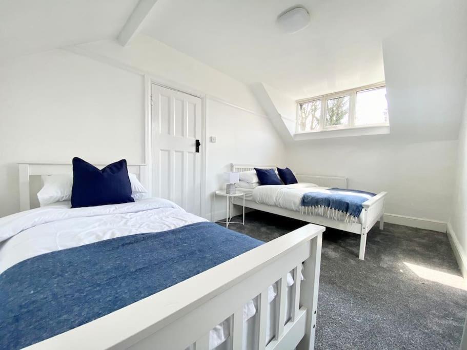Charming Seaside Cottage In Leigh-On-Sea Сътън он Сий Екстериор снимка