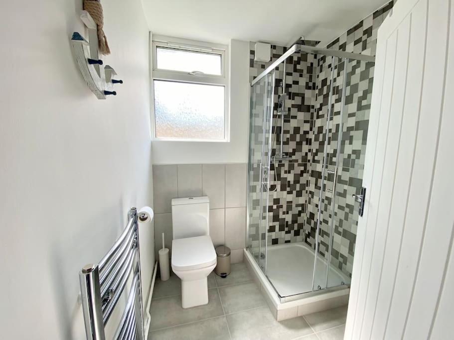 Charming Seaside Cottage In Leigh-On-Sea Сътън он Сий Екстериор снимка