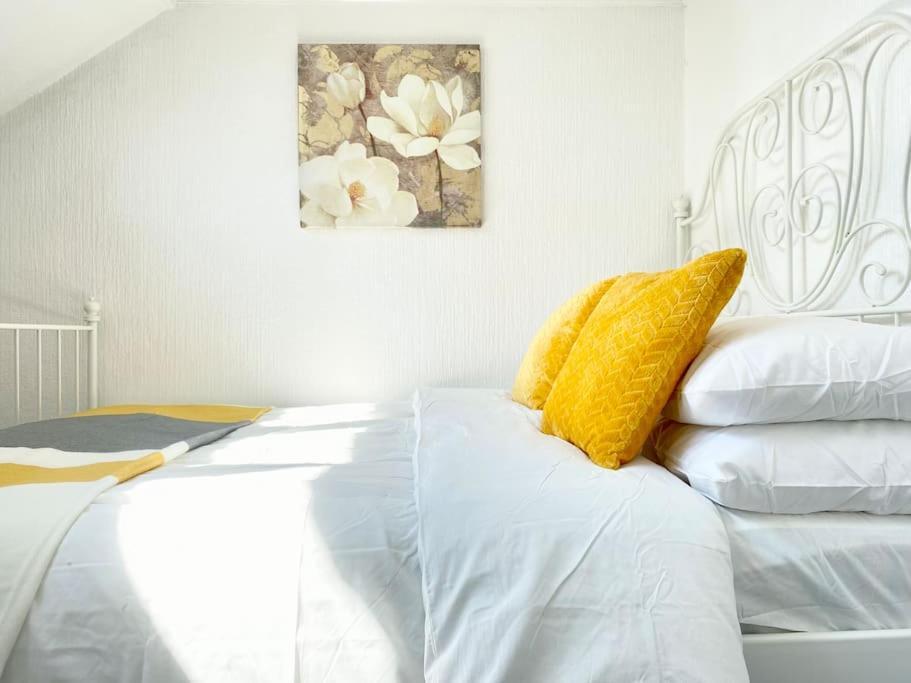 Charming Seaside Cottage In Leigh-On-Sea Сътън он Сий Екстериор снимка