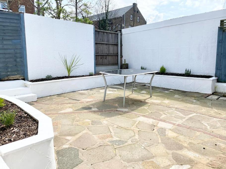 Charming Seaside Cottage In Leigh-On-Sea Сътън он Сий Екстериор снимка