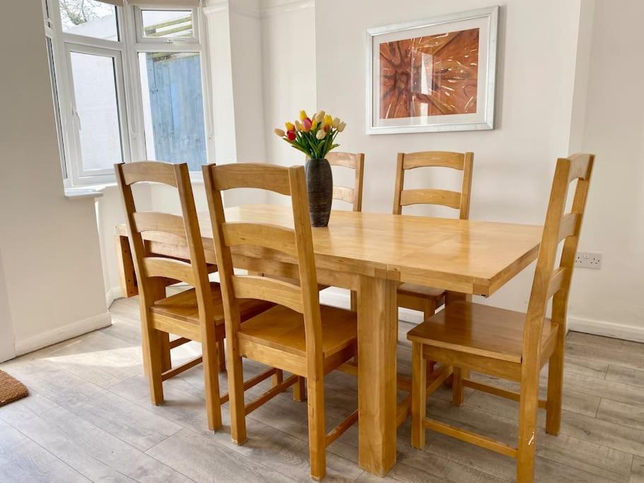 Charming Seaside Cottage In Leigh-On-Sea Сътън он Сий Екстериор снимка